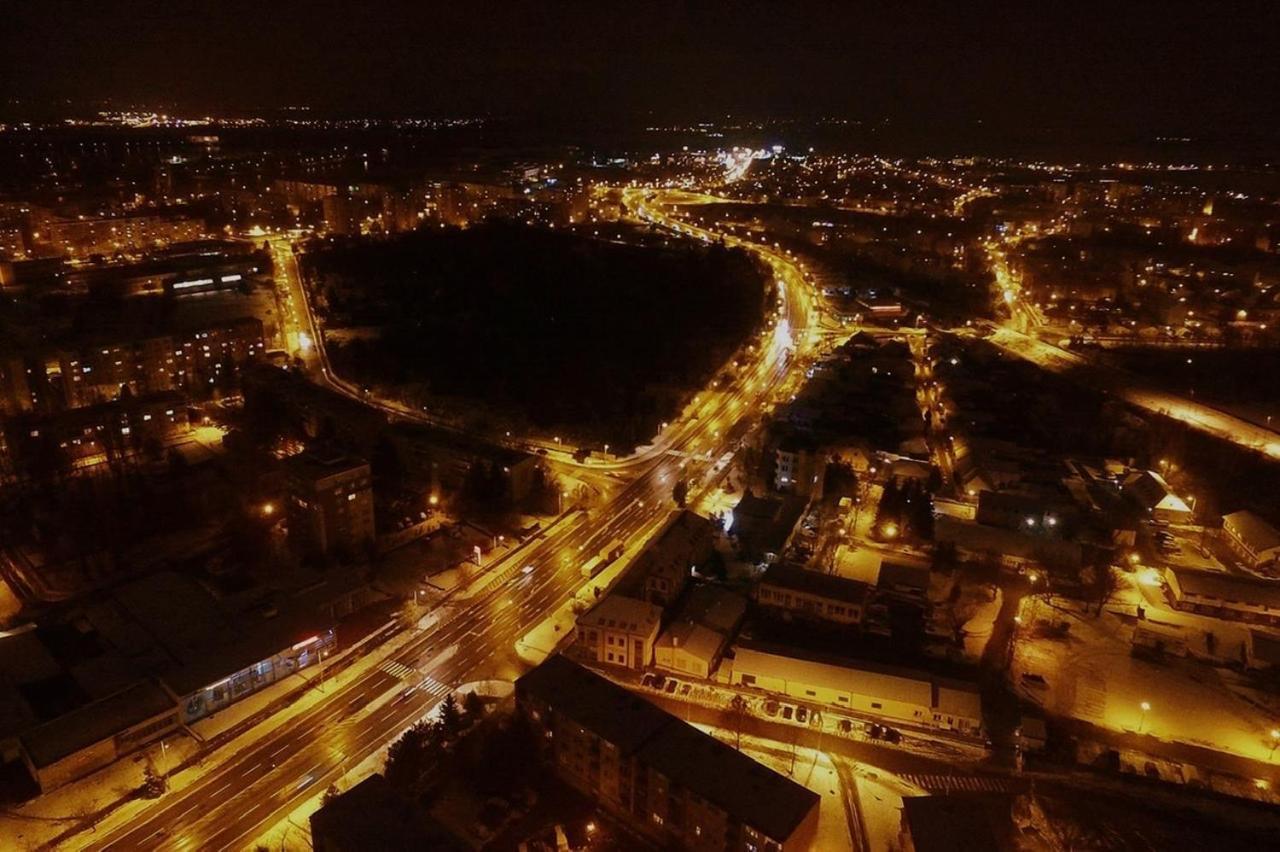 Amira Apartman Комарно Экстерьер фото