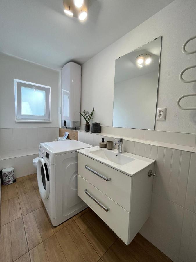 Amira Apartman Комарно Экстерьер фото