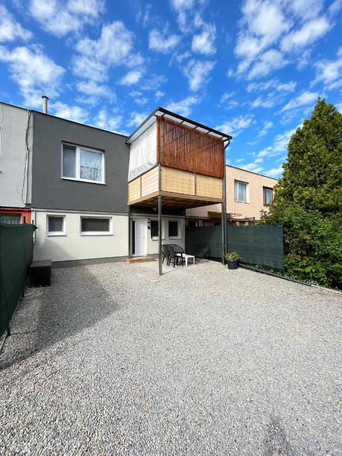 Amira Apartman Комарно Экстерьер фото